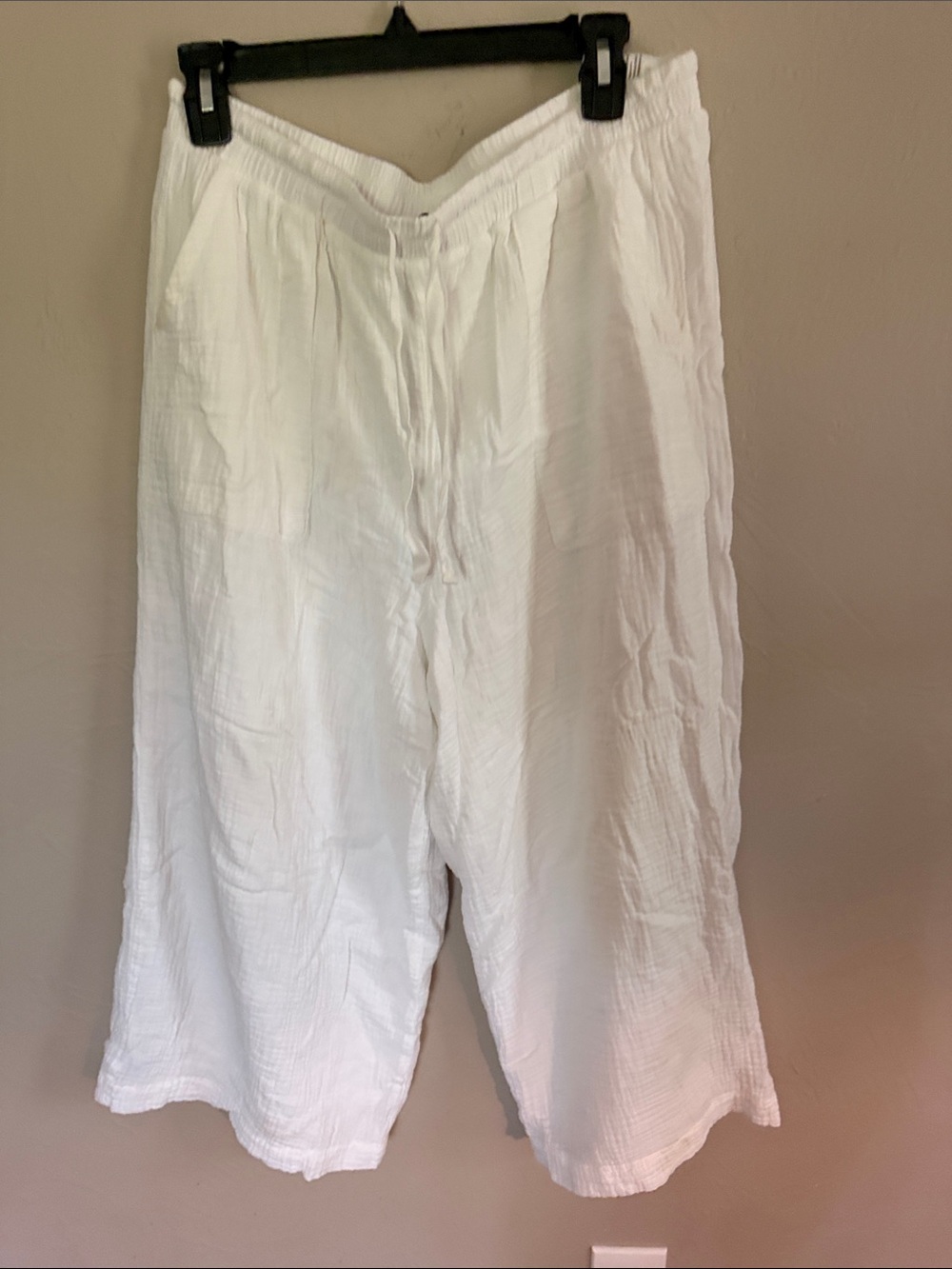 Splendid White Cotton Gauze Capris